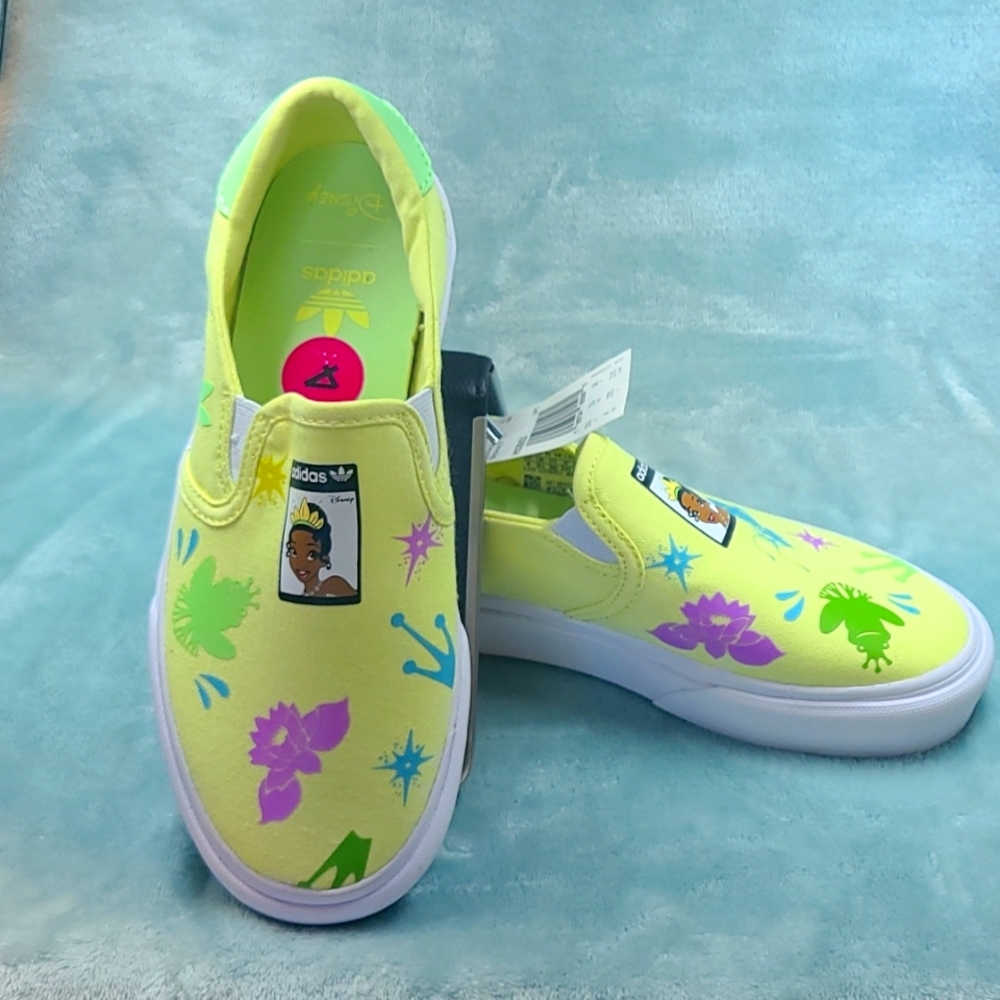 ADIDAS DISNEY YELLOW PRINCESS AND THE FROG. KIDS SIZE 4 US.